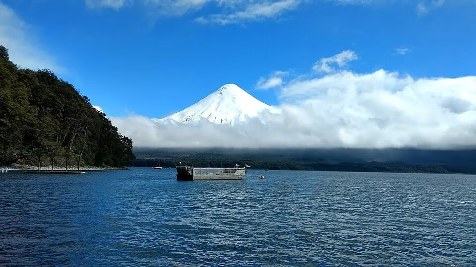 Lago Todos los Santos con el Volcán Osorno al fondo